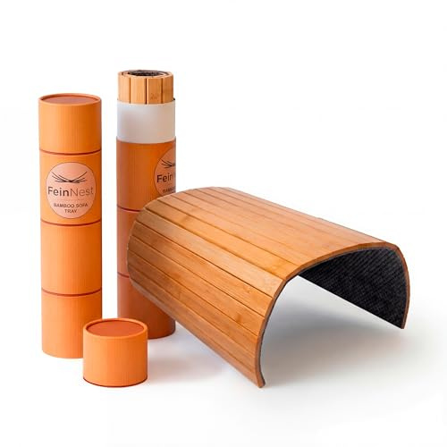 FeinNest Sofatablett – Flexibler Bambus-Couch-Armlehnen-Organizer mit Rutschfester Unterseite, 41,5 x 34 cm, Naturholz, Geschenkverpackung (Nur für eckige Lehnen)