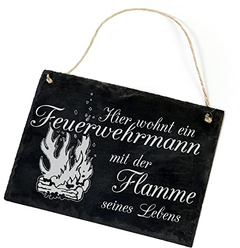 Türschild Feuerwehr Haustürschild aus Schiefer - Hier wohnt ein Feuerwehrmann mit der Flamme seines Lebens - 22x16cm Schild Türschilder Jugendfeuerwehr Haustürschild Gravur Haustür Deko