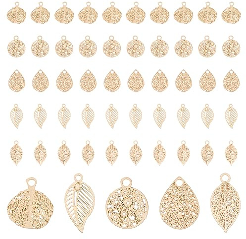 SUPERFINDINGS 150 Pcs 5 Style Laiton Filigrane Charms Plat Rond Pendentifs Gravé Feuille Charmes Embellissements en Métal Pendentifs pour DIY Fabrication de Bijoux Trou: 1~1.2mm