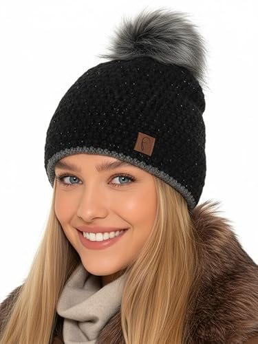 Baesics Strickmütze Glitzer Schwarz mit Bommel für Damen & Herren – warme Unisex Wintermütze mit Fleecefutter & Kunstfell Pompon One Size – Beanie Stil
