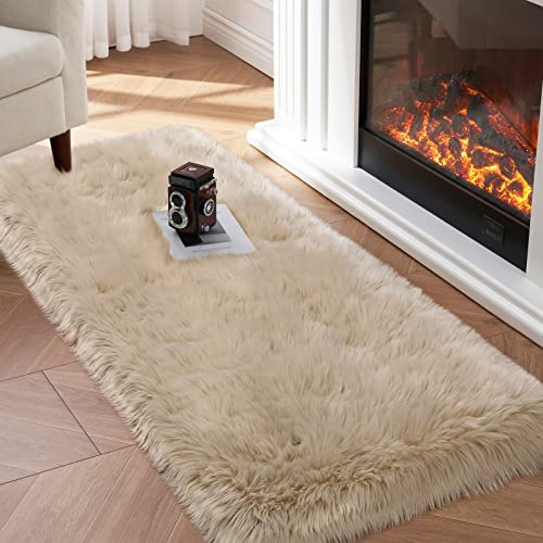 Tangsoo Zottelteppich, kleiner Kunstfell-Teppich für Sofa, ca. 60 cm x 120 cm, Beige
