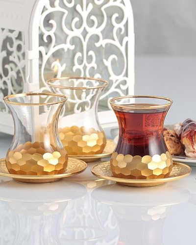 KHOTTAR Service à thé turc de 12 pièces, 6 tasses à thé turques et 6 soucoupes en métal. Élégant coffret cadeau moderne et élégant, feuille peinte à la main à bord doré à l'intérieur. Fabriqué à la