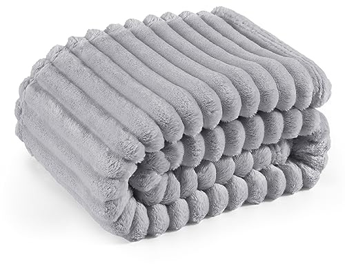 BEDSURE Kuscheldecke 130x170 Zimmer Deko - Tagesdecke, Hellgrau | Geschenke für Frauen, Weich Sofadecke & Wolldecke, Warme Grobe Korddecke für Couch, Schlafzimmer & Wohnzimmer,Waschbar