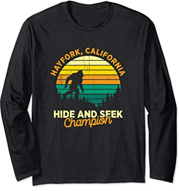 Retro Hayfork, California Big foot Souvenir Long Sleeve T-Shirt