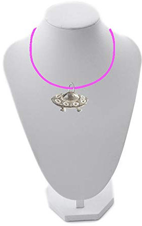 Soucoupe volante UFO FT22 2,5 x 1,7 cm fabriquée en étain anglais sur un collier de 45,7 cm rose posté par US Gifts for all 2016 de Derbyshire UK