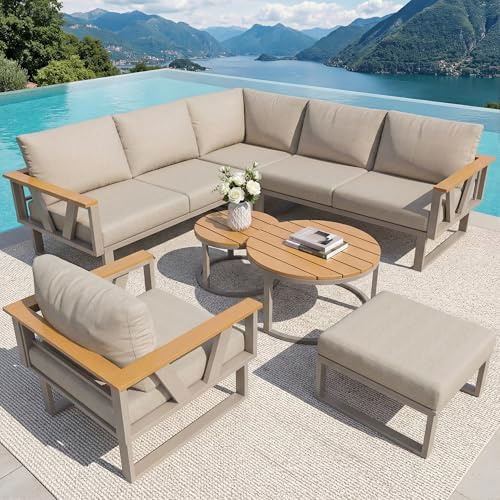 LinoraFurn L-Form Garten Sofa Set mit Holzarmlehnen/Wetterfeste Eckgarnitur & Liege aus Eisen/Inkl. Holztisch, Sessel & Hocker 7-Personen/Mit Polstern (Beige, 177×177×79cm)