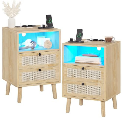 AOGLLATI Comodino Rattan Boho Set di 2 con Cassetto, 2 Cassetti e Scomparto Aperto, Comodino Piccolo con Luci LED e Stazione di Ricarica, Tavolo Laterale Stretto con Gambe in Pino