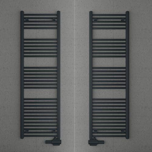 MCHeat Premium Badheizkörper - Handtuchwärmer mit flexiblem Anschluss Links/Rechts - weiss/anthrazit - Moderne Badheizung mit Mittelanschluss (Anthrazit (RAL 7016), 50 * 120 cm)