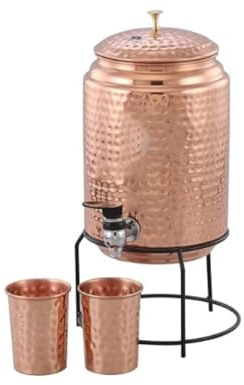 Lalit Kishori Distributeur d'eau en cuivre martelé de 5 litres | Pot de bienfaits ayurvédiques pour la santé avec 2 verres en cuivre (300 ml) et support