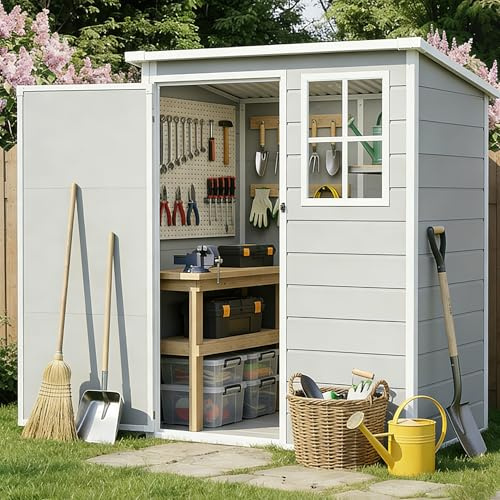 Caseta de plástico 138 × 110,5 × 182 cm, cobertizo con ventanas, techo inclinado y puerta segura, para guardar herramientas de jardín. Incluye placa de suelo, ideal para jardín, terraza