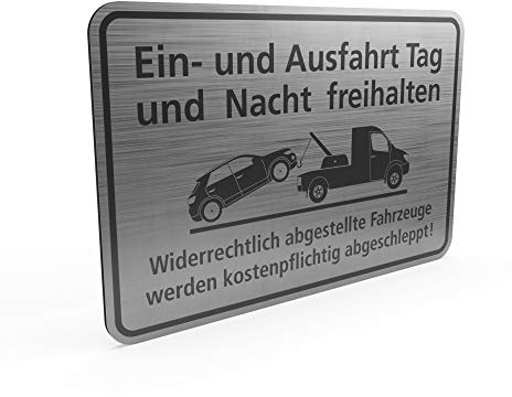 Betriebsausstattung24 Halterverbotsschild Hinweisschild Ein- und Ausfahrt Tag und Nacht freihalten | Abschleppsymbol | 2mm (Aluminium Verbundplatten, Edelstahloptik)