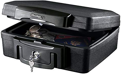 Master Lock Tresor Feuerfest und Wasserdicht mit Schlüssel, Dreifacher Schutz - Flug, Feuer und Flut, 4.9L, 15.6 x 36.2 x 33 cm