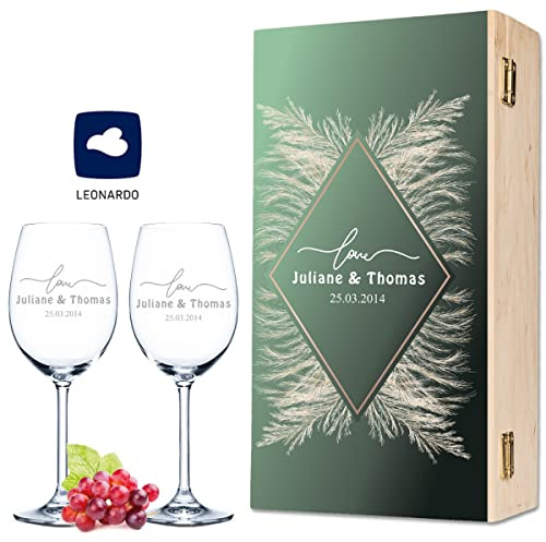 GRAVURZEILE Leonardo Weingläser mit Gravur - Pampasgras Green Love Design - Personalisiert mit Namen & Datum - Geschenk zur Hochzeit Verlobung - inkl. bedruckter Holzkiste - Farbe kleine Kiste UV