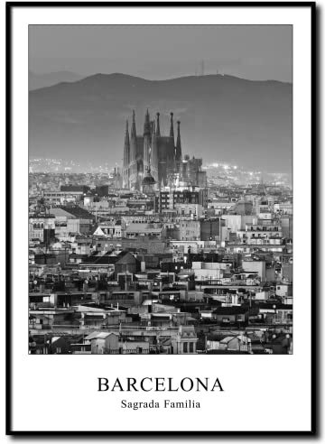 daazoo Gerahmtes Bild Barcelona Sagrada Familia | Wandbild Rahmenbild | Kirche Basilika Gaudi Spanien Skyline | Bild schwarzweiss schwarz weiß mit Rahmen | 50 x 70 cm