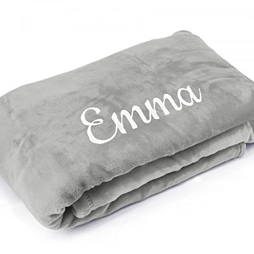 Deitert Kuscheldecke XXL mit Namen oder Wunschtext Bestickt - extra große 240x220 cm gemütliche Sofadecke Wohndecke, weiches Fleece, personalisiertes Geschenk für Männer und Frauen - Silber