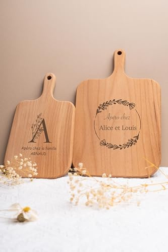 planche à découper personnalisée apéro/Cadeau mariage anniversaire/Cadeau pendaison crémaillère/Cadeau Saint Valentin pour lui/cadeau pour mamie (M: 32 x 19,5 x 1,5 cm (avec le manche))