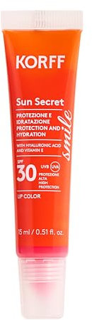 Korff Sun Secret Smile Lip Color SPF30, Stick Labbra Volumizzante e Idratante con Acido Ialuronico, Vitamina E e Burro di Karitè, Protezione Alta. Tonalità 02 Raspberry Pink, 15 ml