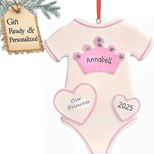 Ornamento per il primo Natale del bambino - My First Christmas Ornament - Principessa Corona Onesie Baby Girl Primo Natale Ornamento Rosa 1 ° Natale Baby Ornament - Personalizzazione gratuita