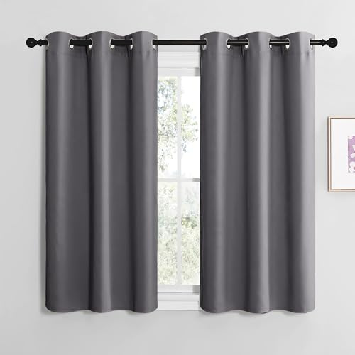 NICETOWN Thermovorhang mit Ösen Vorhang Grau Blickdicht Gardinen Kurz | H137 x B107 cm, 2er Set, Scheibengardinen Blickdicht, Vorhang Wärmeschutz, Gardine für Küche und Schlafzimmer, Sichtschutz
