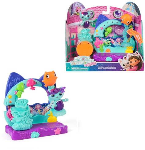 DREAMWORKS GABBY'S DOLLHOUSE: DER FILM - Balkon-Spielset Merkätzchens Aquarium, 7-teiliges Set mit Katzenfigur und Puppenhaus Zubehörteilen, für Kinder ab 3 Jahren