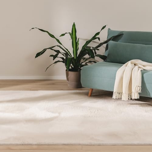 benuta Basic Kunstfaser Fellteppich Furry - Beige 230x330 cm - Weicher Wohnzimmerteppich - Anti-Rutsch-Rückseite - Waschbar - Für Fußbodenheizung geeignet