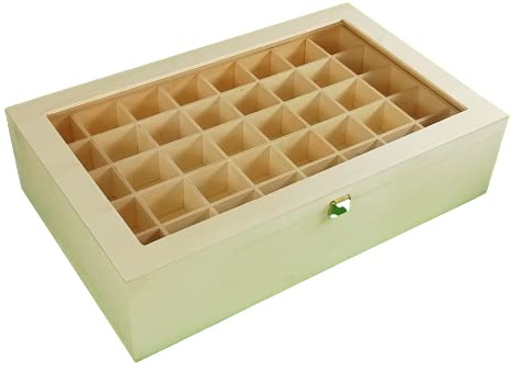 Greca Box aus Holz mit Glasdeckel. Innen mit Fächern für Sammlungen (2 Fächer).Maße: 44,5 * 28 * 11,5 cm. In Ecru, zum Dekorieren.
