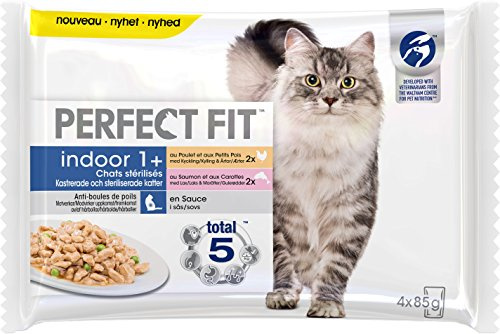 PERFECT FIT Repas pour Chat d'Intérieur Stérilisé - 52 Sachets Fraîcheur (Lot de 13 Packs 4x85g) - Pâtée pour Chat en Sauce - Saumon / Poulet - Nourriture Complète & Equilibrée