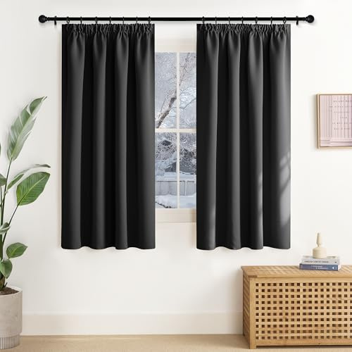 NICETOWN Verdunkelungsvorhang Kurz Schwarze Thermovorhang Kräuselband | H137 x B140 cm, 2er Set, Scheibengardinen Modern, Thermovorhang Hitzeschutz, Küchengardinen Kurz, Gardinen für Schienensystem
