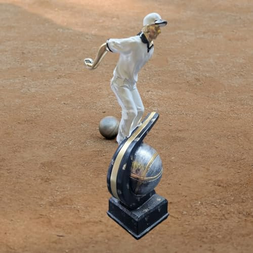 Boule Pokal 20 cm - Resin Trophaee mit Spielerfigur - Sportauszeichnung | Dynamisches Schwarz-Weiss Design, goldene Akzente, ideal fuer Turniere und Vereinsmeister, inklusive Wunschtext Gravurschild