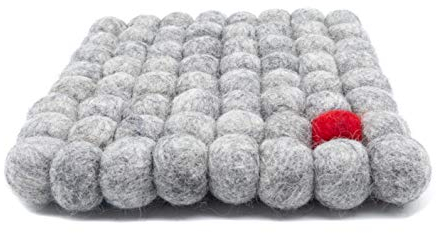 feelz Filzuntersetzer eckig grau mit rot 15 x 15 cm Handarbeit Topfuntersetzer bunt Bunte Filzkugel Untersetzer aus Filz Filzkugeluntersetzer