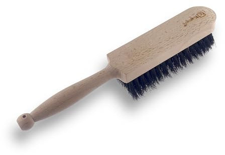 Balayette Droite Haute qualité | Sortie 50 mm | Bois Vernis | Fibres Pet synthétique Noires | Gamme KAROP'S | Longueur 30 cm | Miettes, saletés et poussières | Kibros VC142125