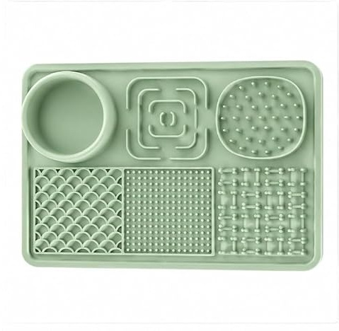 Silicone Slow Feeder Dog Bowl, Non-Slip Mat for Dogs and Cats, Anti-Gulping Food Tray with Suction Cups, Easy-Clean, Green