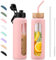 BLUEGO 900ML Bouteille d'eau en Verre et 2 Couvercles Gourde Reutilisable Tasse à Café avec Marqueur de Temps et Protecteur en Silicone Sans BPA pour Enfant et Adultes, Rose