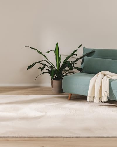 benuta Basic Kunstfaser Fellteppich Furry - Beige 60x120 cm - Weicher Wohnzimmerteppich - Anti-Rutsch-Rückseite - Waschbar - Für Fußbodenheizung geeignet