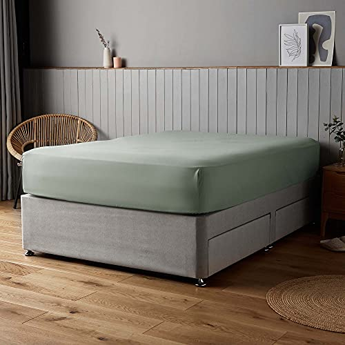 Silentnight Supersoft Natural Fitted Sheet - Cosy & Comfortable Delicate Touch - Luxurious Easy Care Microfibre with Elasticated Corners - Stylish & Modern Mattress Fitted Sheet, Double, Sage Green