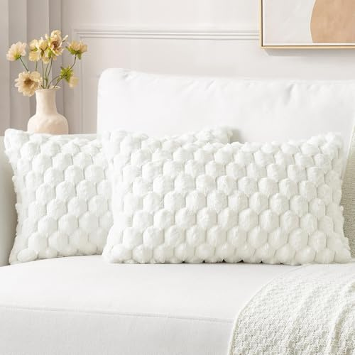 Sungeek Set of 2 Cream White Fluffy Faux Fur Cushion Covers 40x60 cm, Soft Cozy Plush Velvet Decorative Throw Pillow Covers 16x24 Inch Lumbar Pillowcases for Sofa Couch Bed Living Room