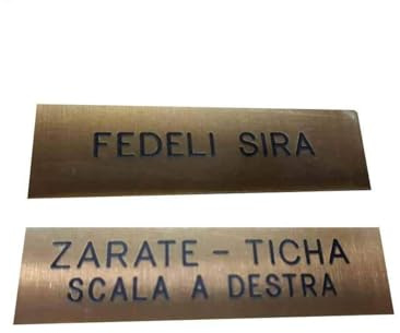 BLUSUPERSHOP MESSING-TÜRSCHILD VERSCHIEDENE GRÖSSEN, 2 ZEILEN MIT DOPPELSEITIGEM KLEBSTOFF, Türschild mit personalisierter Gravur für Eingangstür, Haus, Büro, Hotel, Arbeitszimmer