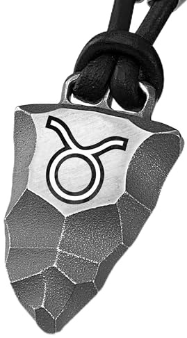 Element of Gods Titan-Anhänger Faustkeil mit Sternzeichen nach Wahl – Maskuline Herren-Halskette aus schwarzem Lederband und robustem Titan – Astrologie Schmuck & Zodiac Geschenk für Männer