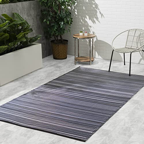 FAB HAB Outdoor-Teppich - wetterfest, farbecht, wendbar - recycelter Premium-Kunststoff - gestreift - Terrasse, Balkon, Garten - Kunststoffteppich Cancun Mitternacht, 150x240 cm