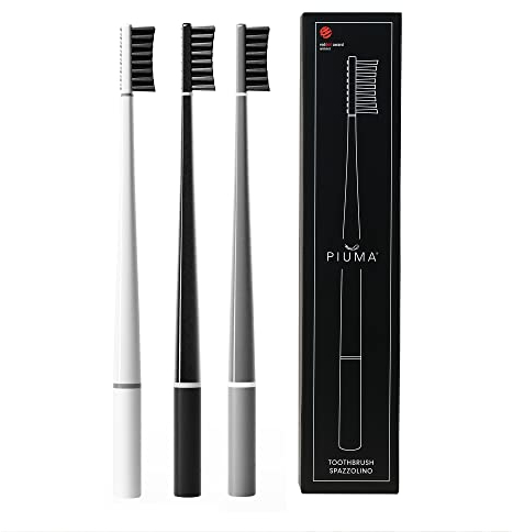 PIUMA Ricarica 3x - Lo Spazzolino da Denti Italiano Manuale Eco con Design Innovativo Brevettato che Permette una Profonda e Completa Pulizia Dentale - Riciclabile e Made in Italy - [3 Spazzolini]