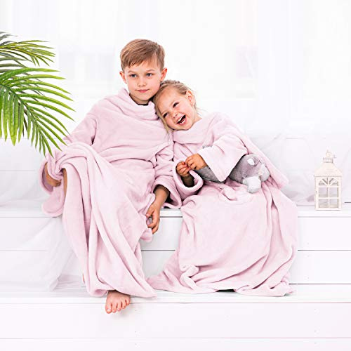DecoKing Manta Infantil con Mangas de Microfibra y Bolsillos Forro Polar Suave y cálido con Compartimento para los pies 90x105 cm Rosa Claro Lazy Kiddo