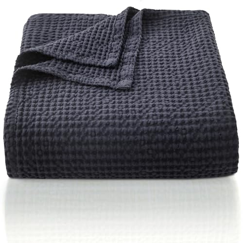 CHUFFED 100% Baumwolle Decke 220 x 240 cm, Weiche und Atmungsaktive Tagesdecke, Waffelmuster Leichte Decke als Sofadecke Couchdecke, Weich Kuschelige Wohndecke Wohnzimmer, Sofa Couch Anthrazit