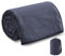BORDEAG Couverture de voyage 2 en 1 - Coussin de voyage transformable - Douce et chaude - Pour avion, voiture, bureau, voyage, maison - 127 x 152 cm - Bleu foncé
