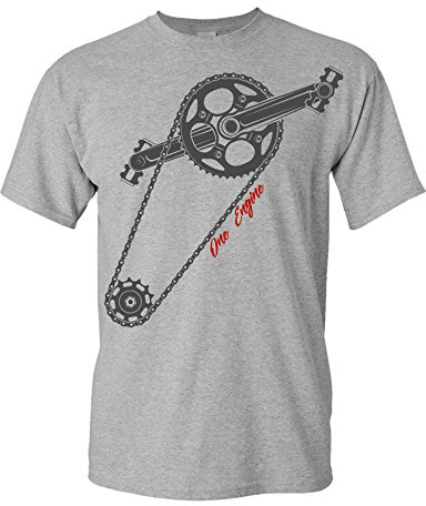 T-shirt: One Engine – cykel presenter för kvinnor och män – cykelförare – mountainbike – MTB – BMX – Fixie – tävlingscykel – tur – utomhus – sport – urban – motiv – ordspråk – rolig – rolig –