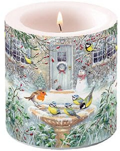 Ambiente Kerze Weihnachten Vögel an Vogeltränke im Winter als Tischdeko. Motivkerze rund Ø7,5 x 9cm, Unscented