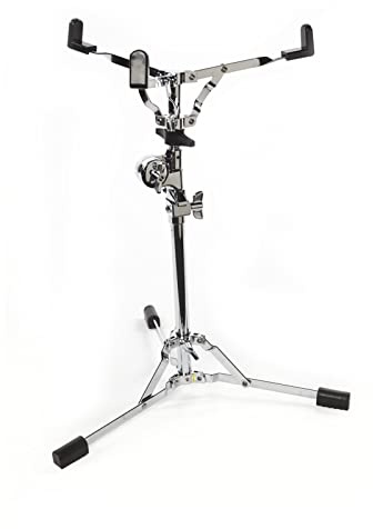 Fame SDS6001 Snare-Ständer, Flat Base, Retro-Look, Platzsparendes Design, Ideal für Vintage Setups, Verchromt, Zahnsegment-Tilter, Perfekt für Moderne und Klassische Drumsets