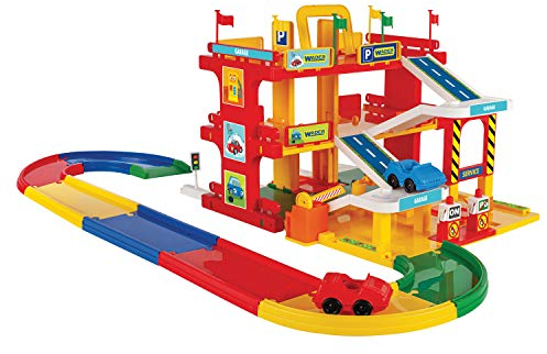 Service Garage auf drei Ebenen mit Aufzug, Servicebereich, zwei Fahrzeugen und 1,5 m Spielstraße, ab 3 Jahren