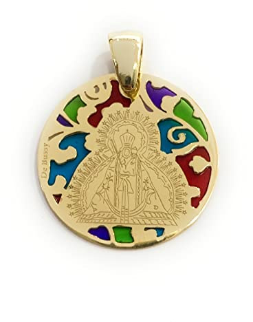 Medalla Virgen de la Cabeza en plata de ley cubierta de oro de 18kt y esmalte. La Virgen de la Cabeza es una advocación venerada en la Basílica de Nuestra Señora de la Cabeza. 25mm