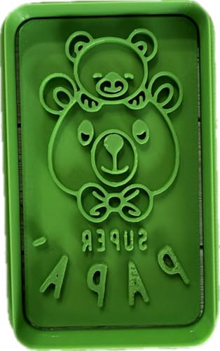 Tagliabiscotti.it - Super Papà con orsetti - Tagliabiscotti Festa del Papà - Cookies Cutter - Stampo/Formina per creare decorazioni biscotti - Dimansione 8cm x 6,5cm x 1,2cm. Colore casuale.