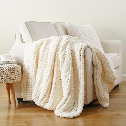 Battilo Grobstrick-Wurfdecke Zopfmuster handgemacht Chenille Crème | 127x152 cm, pflegeleicht, waschbar, für Sofa/Bett/Wohnzimmer